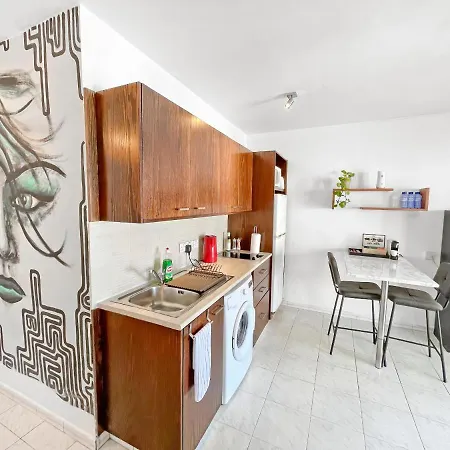 2br Seaview Penthouse In Center Appartamento Larnaca