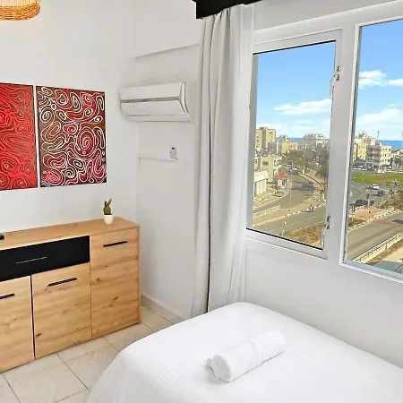 Appartamento 2br Seaview Penthouse In Center Larnaca