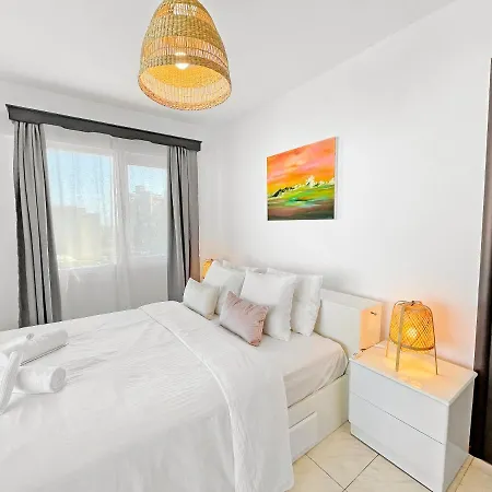 Appartamento 2br Seaview Penthouse In Center Larnaca